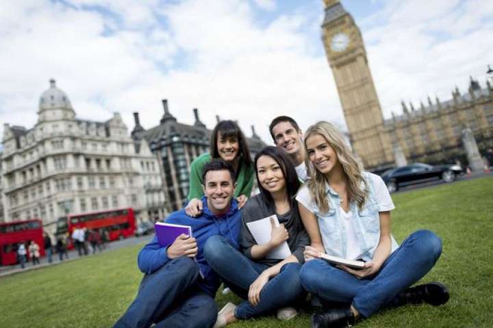 Британія спростить візовий режим для іноземних студентів 