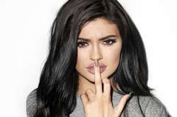 Кайли Дженнер решила больше не показывать новорожденную дочь в соцсетях