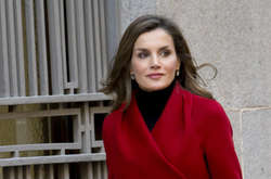 Королева Испании Летиция покорила платьем с модным принтом