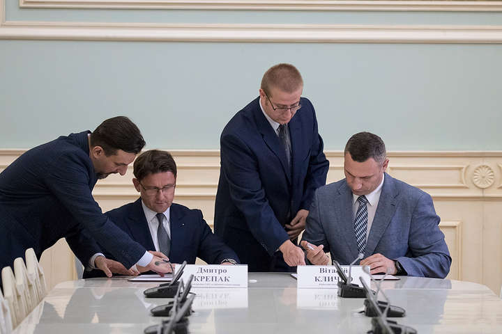 Безготівкове місто: Київ підписав угоду з Visa