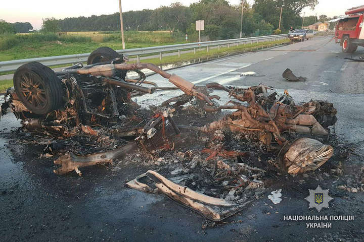 Під Лубнами внаслідок ДТП згорів автомобіль: двоє загиблих