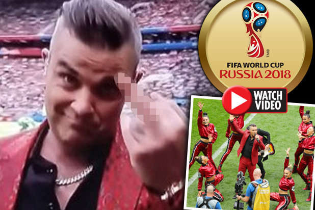Робби Уильямс объяснил, почему показал средний палец на открытии Чемпионата мира