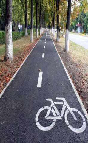 Вінничани вимагають від влади прибрати доріжки для велосипедистів