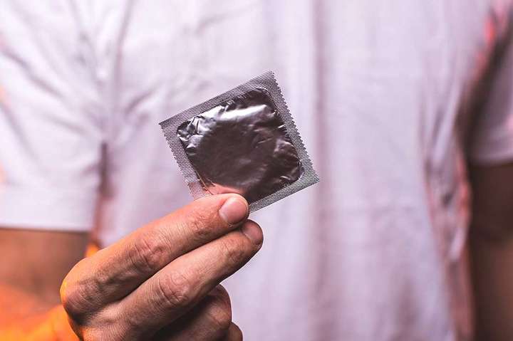 Соцсети возмутила циничная реклама презервативов известного бренда