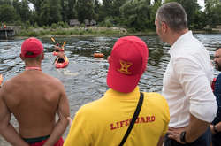 Кличко проінспектував столичні пляжі і залишився задоволений