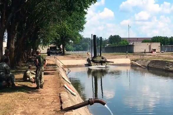 На Чернігівщині випробували танки під водою