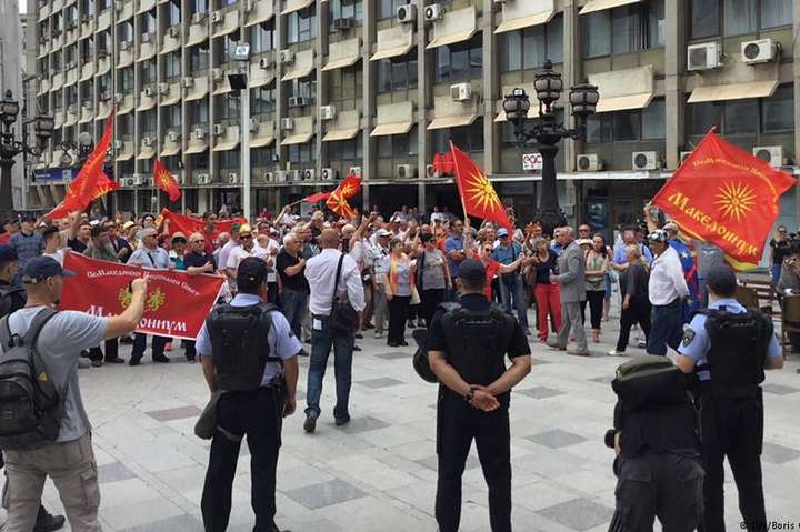 Парламент Македонии одобрил соглашение о переименовании страны