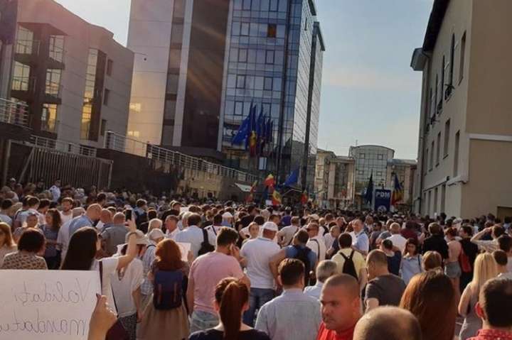 Протести в Кишиневі: опозиція вимагає визнати результати виборів мера