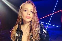 Тина Кароль показала, как учит своего сына играть на фортепиано