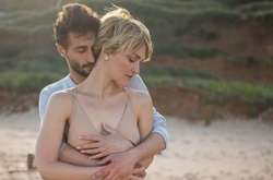 Кадр из дебютного видеоклипа певицы