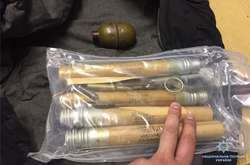 У пасажира столичної підземки виявили гранату і димові шашки