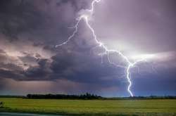 В Україну прийдуть зливи з грозами