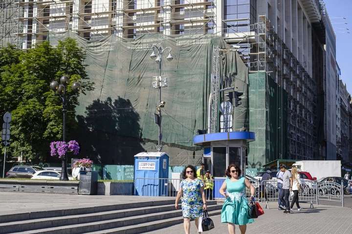 У Будинку профспілок на Майдані шукають бомбу