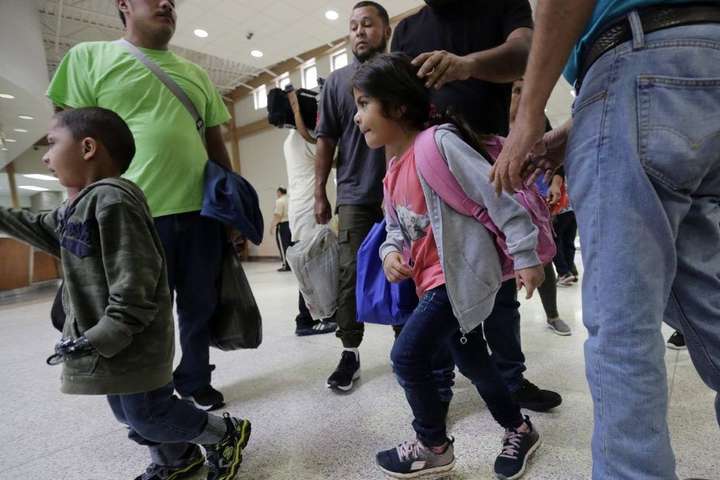 У США планують розмістити дітей-мігрантів на військових базах