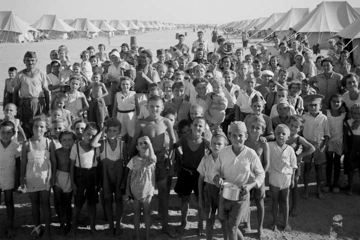 Ретрофото европейских беженцев, спасавшихся во Вторую мировую войну в Синайской пустыне