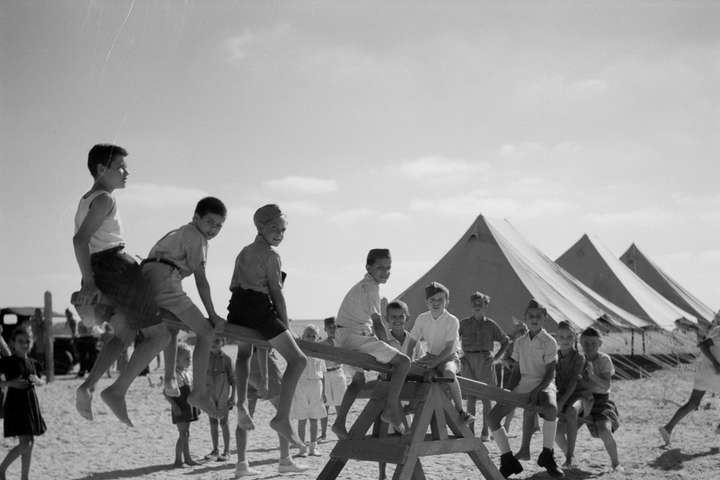 Фото біженців з Європи, які рятувалися під час Другої світової війни в Синайській пустелі