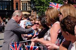 Принц Чарльз вместе с женой посетил Cолсбери