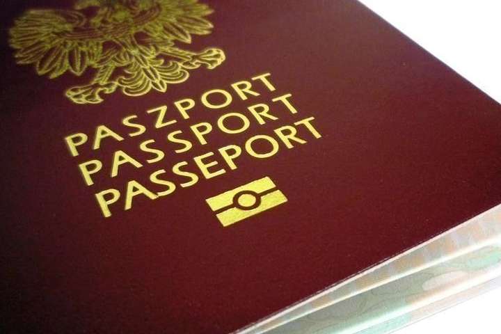 У Британії відмовилися вводити «ікс»-паспорти