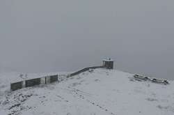 Літній сніг на Закарпатті: рятувальники прийшли на допомогу туристам