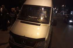 Мікроавтобус зазнав нападу невідомих осіб