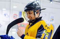 Український хокеїст відсвяткував своє повноліття у Росії (відео)