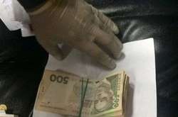 Посадовець, який мав слідкувати за безпекою на транспорті, попався на хабарі