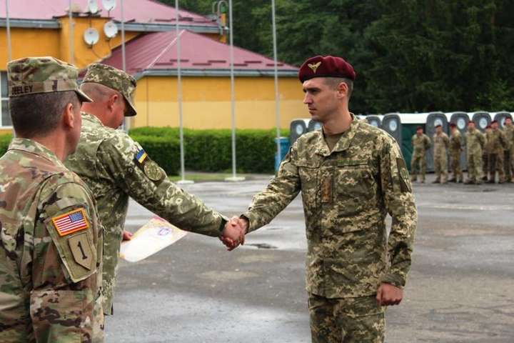 Іноземні інструктори завершили підготовку ще одного батальйону українськи десантників