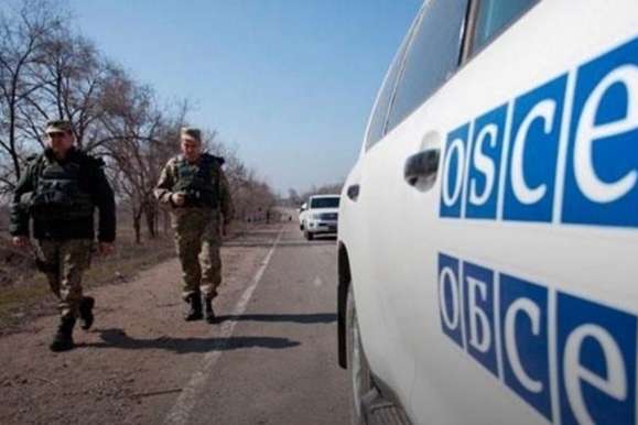На Донбасі бойовик погрожував зброєю місії ОБСЄ