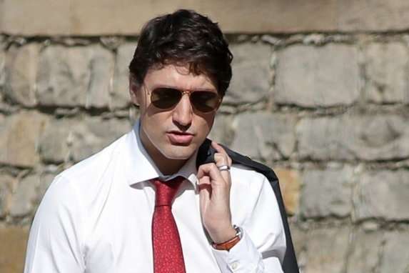 Прем’єра Канади оштрафували за дві пари сонцезахисних окулярів