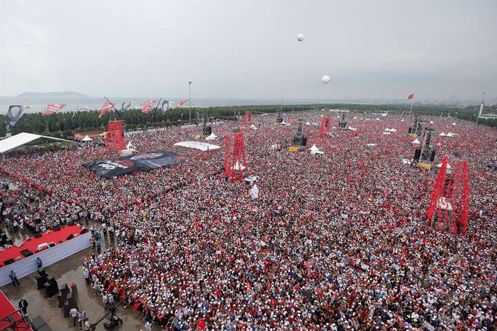 Передвиборна кампанія у Туреччині завершилась багатотисячними мітингами