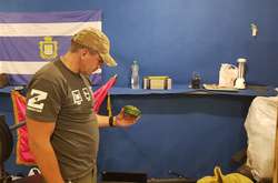 Серж Марко тримає російську міну