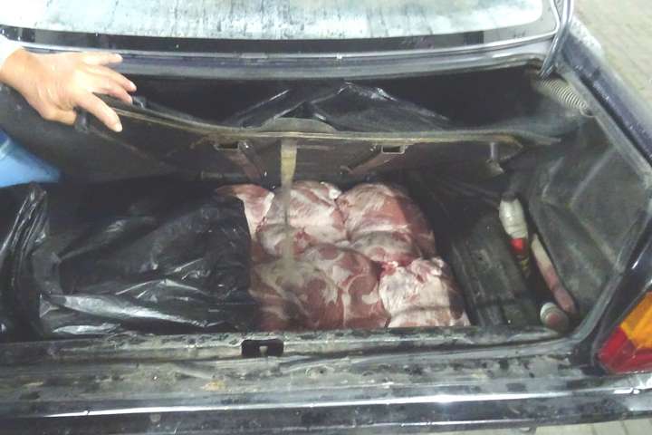 Львівські прикордонники вилучили у Краковці 300 кг контрабандного м'яса
