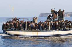 Італійським рятувальникам заборонили допомагати кораблям з біженцями
