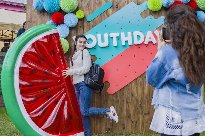 Розваги, виставки, концерт: як у Києві відсвяткували День молоді (фотогалерея)