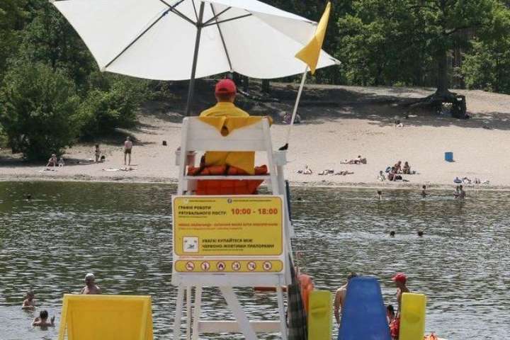 У Києві не рекомендують купатися на всіх пляжах