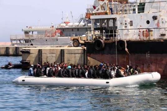 Берегова охорона Лівії підібрала за день майже тисячу мігрантів 