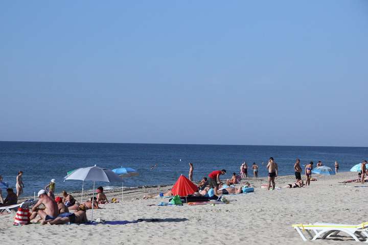 Затока в очікуванні туристів: пляжі - порожні, а ціни - демократичні