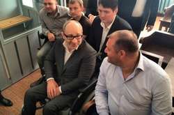 Кернес у суді, поруч - Михайло Добкін