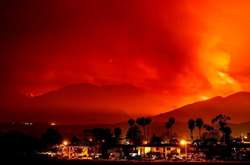 У Каліфорнії масово евакуюють людей через сильні лісові пожежі