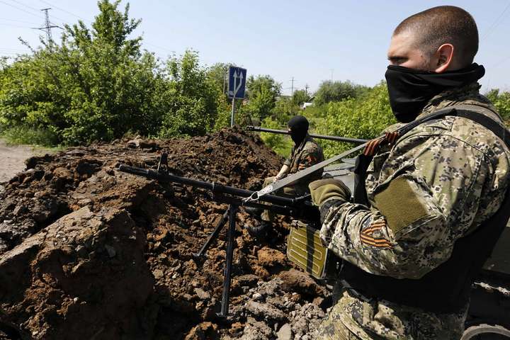 Бойовики продовжують збройні провокації проти українських військових на Донбасі