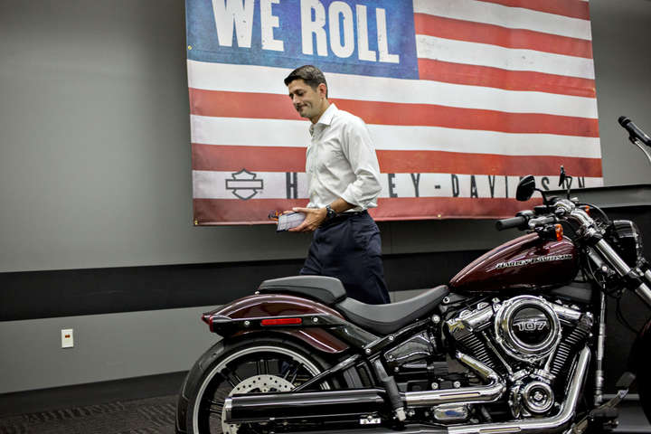 Harley-Davidson «переїздить» зі США. Трамп обурився «викинутому білому прапору»