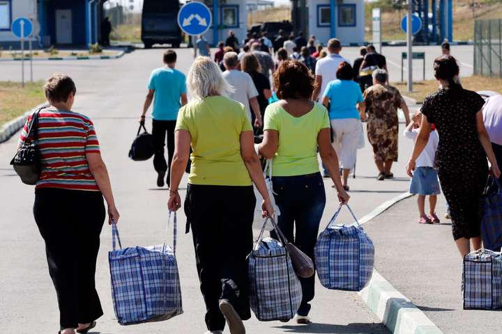 У Мінсоцполітики назвали кількість переселенців з окупованого Криму та Донбасу 