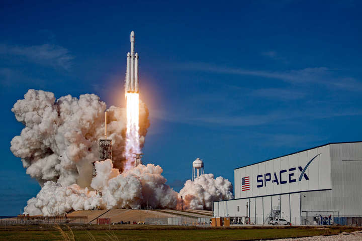 SpaceX выиграла тендер минобороны США на запуск военного спутника с помощью Falcon Heavy