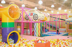 Столичні депутати пропонують Раді заборонити продаж алкоголю у дитячих ігрових кімнатах