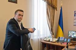 Родина антикорупційного прокурора Холодницького безкоштовно отримала під Києвом півгектара землі 