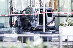 В Амстердаме автомобиль врезался в здание редакции газеты