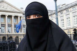 У Нідерландах заборонили носити паранджу в громадських місцях