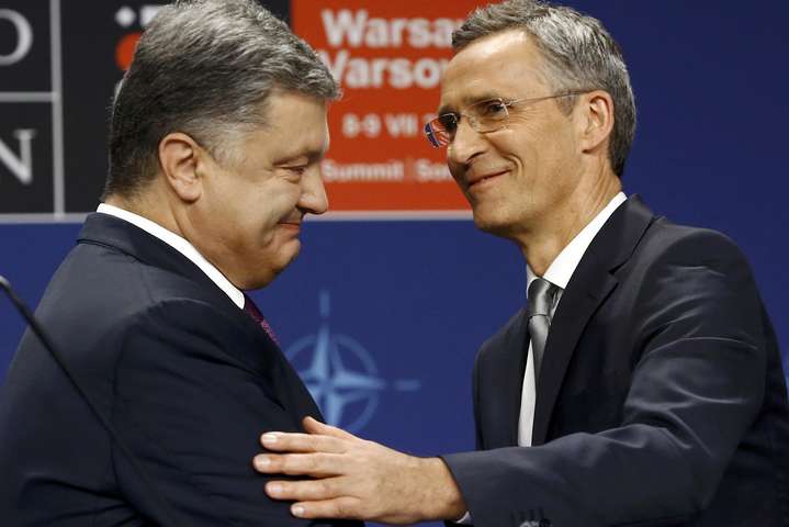 Порошенко і Столтенберг обговорили підготовку України до участі в саміті НАТО