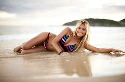 Алана Бланшар - серфінгістка, яка увійшла у топ-100 найсексуальніших жінок світу (фотогалерея)