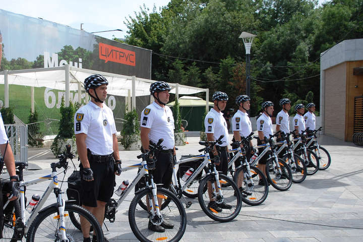 Туристична поліція Одещини отримала спеціально обладнані велосипеди